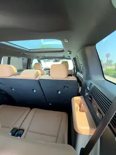 Hire 2025 Hyundai Santa Fe in Palm Jumeirah photo 5