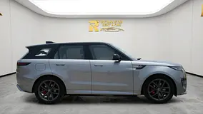 2025 Land Rover Range Rover Sport for Rent in Al Barsha 1 photo 4