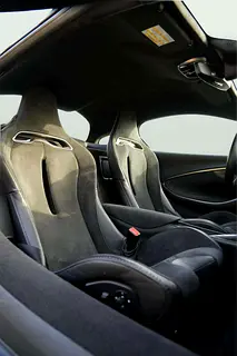 Rent 2023 McLaren Artura in Al Barsha 1 photo 8