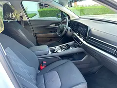 Rent a 2025 Kia Sportage in Hor Al Anz photo 5