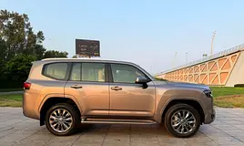 Hire 2025 Toyota Land Cruiser in Town Square photo 4