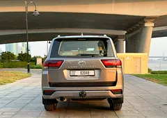 Hire 2025 Toyota Land Cruiser in Town Square photo 5