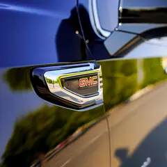 Rent a 2025 GMC Yukon in Jumeirah Lake Towers (JLT) photo 6