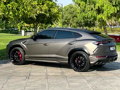 Rent a 2022 Lamborghini Urus in Palm Jumeirah photo 3