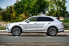 Rent a 2023 Bentley Bentayga in Al Barsha 1 photo 3
