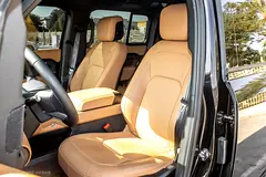 Rent 2025 Land Rover Defender in Motor City photo 7