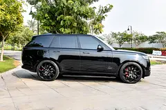Rent a 2023 Land Rover Range Rover in Palm Jumeirah photo 3