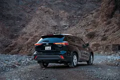 2023 Toyota Highlander Rental in Nad Al Sheba 3 photo 3