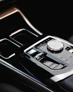 Hire 2023 BMW 7-Series in Al Barsha 1 photo 9