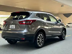 Rent 2021 Nissan Rogue Sport in Al Jaddaf photo 4