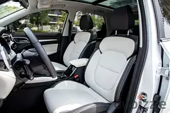 Rent a 2025 MG ZS in Dubai Hills Estate photo 9